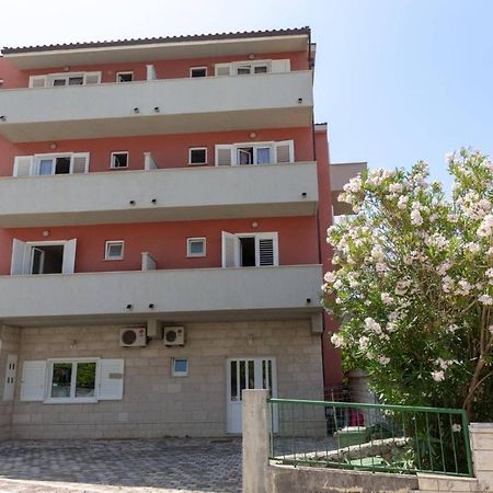 Apartments Elena Tučepi Екстериор снимка