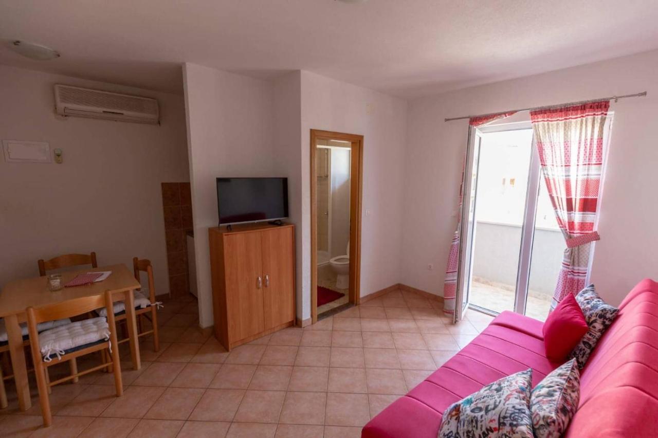 Apartments Elena Tučepi Екстериор снимка