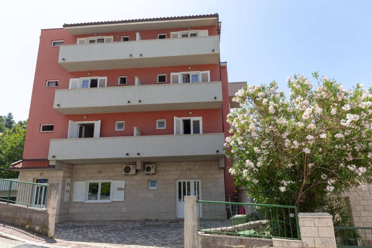 Apartments Elena Tučepi Екстериор снимка