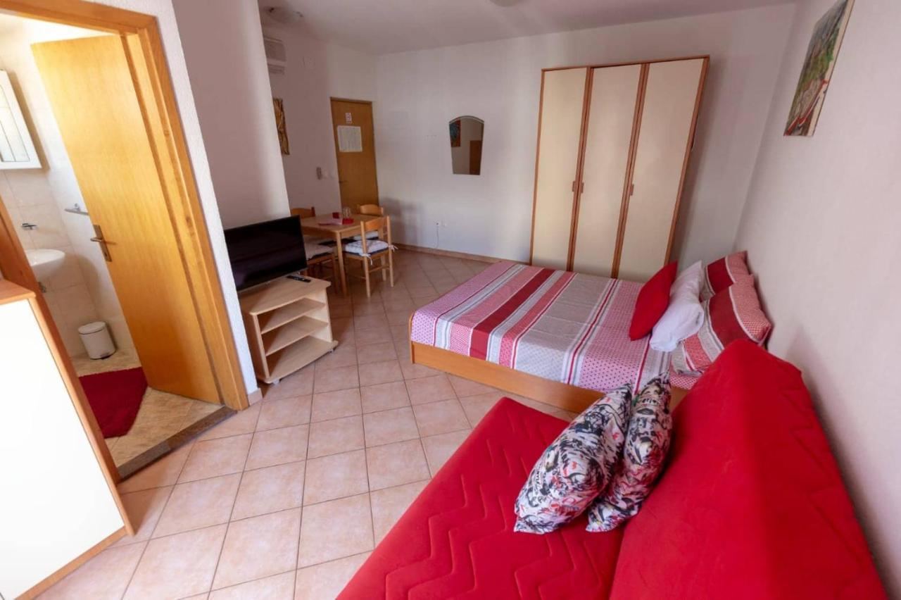 Apartments Elena Tučepi Екстериор снимка