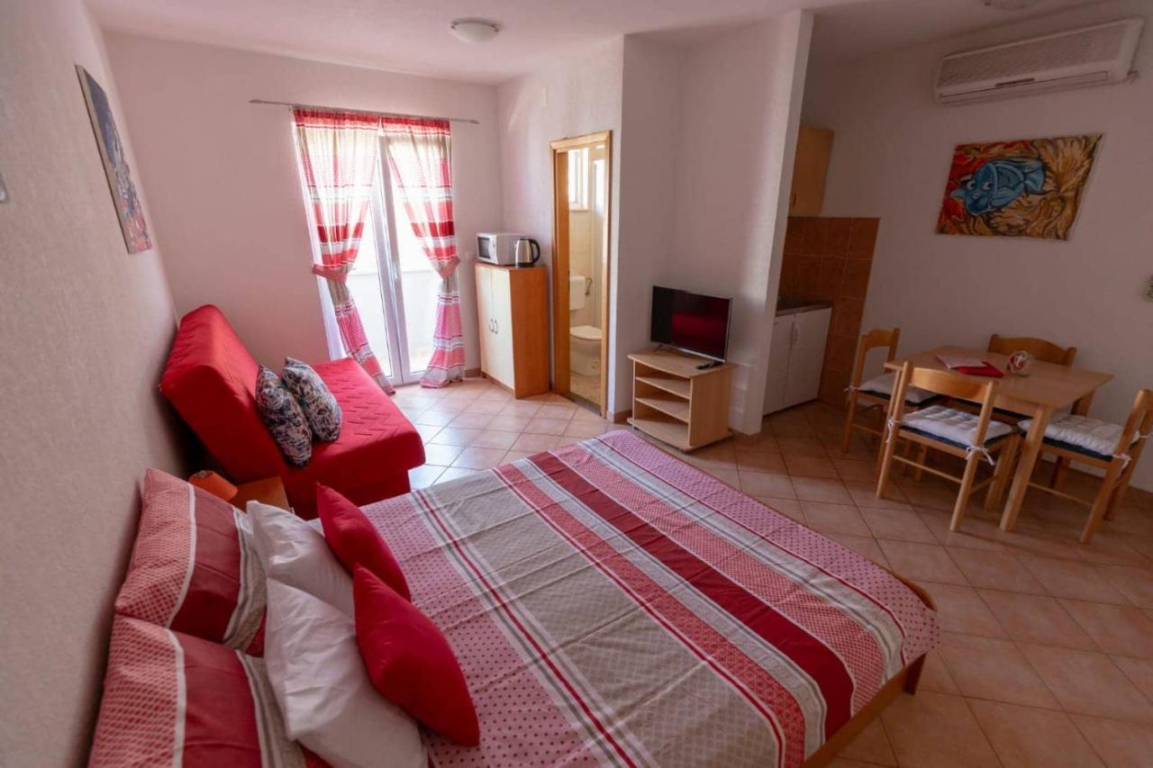 Apartments Elena Tučepi Екстериор снимка