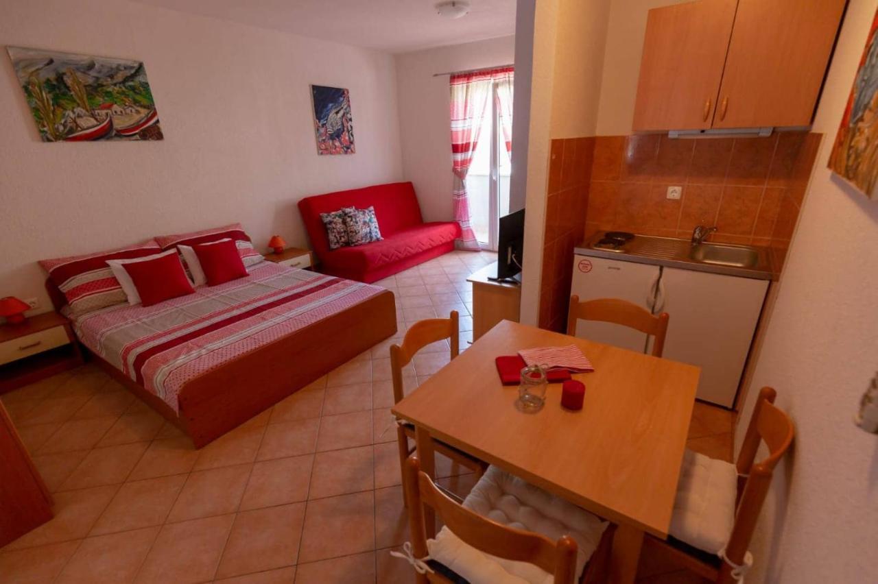 Apartments Elena Tučepi Екстериор снимка