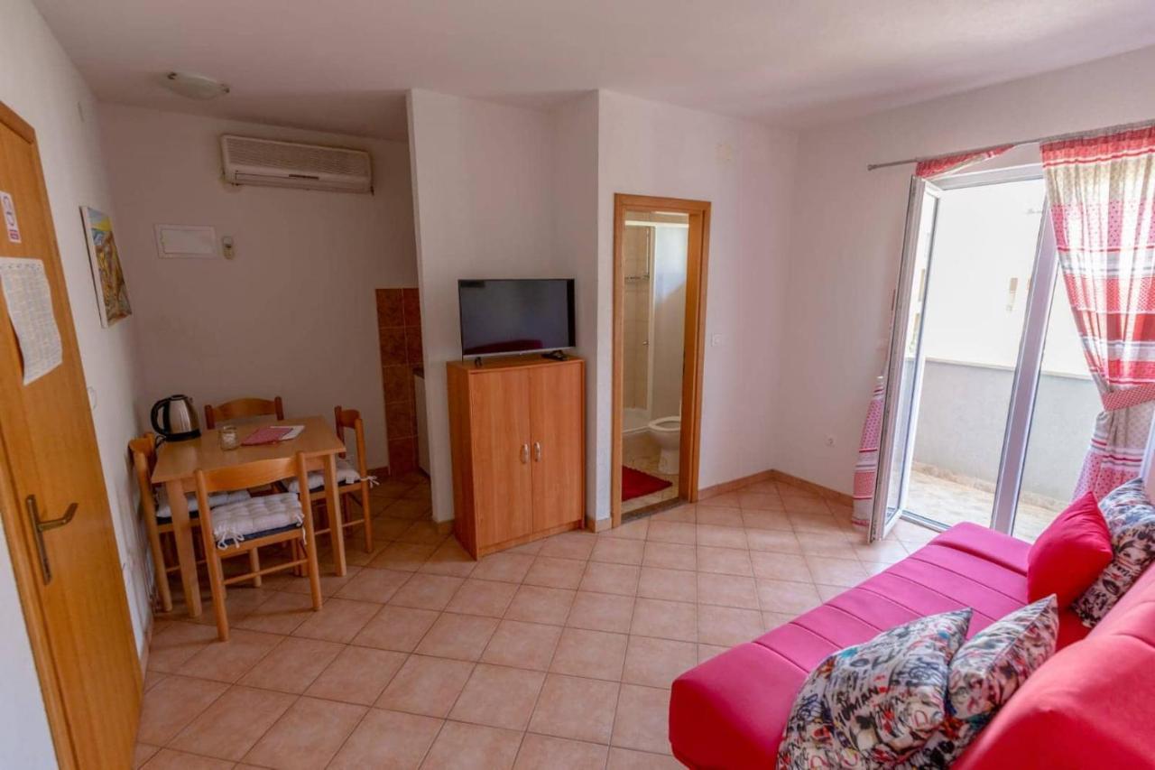 Apartments Elena Tučepi Екстериор снимка