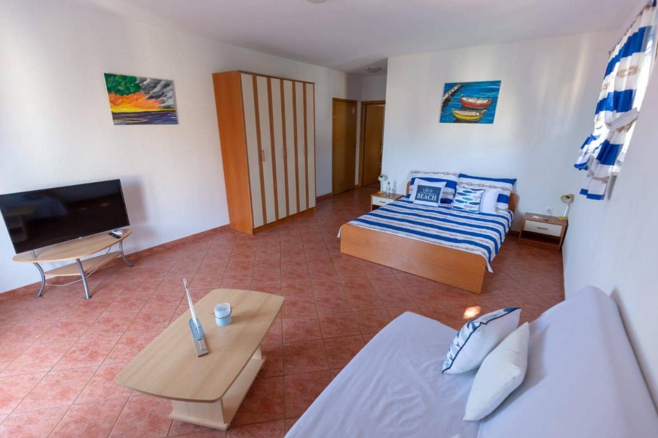 Apartments Elena Tučepi Екстериор снимка