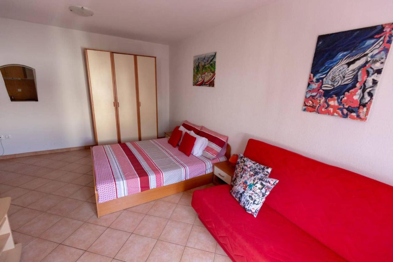Apartments Elena Tučepi Екстериор снимка