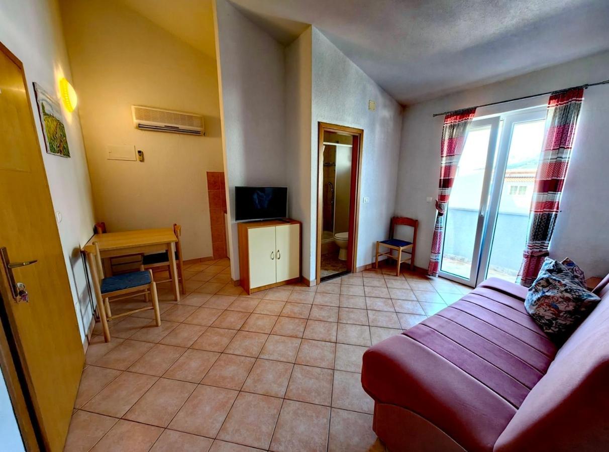 Apartments Elena Tučepi Екстериор снимка