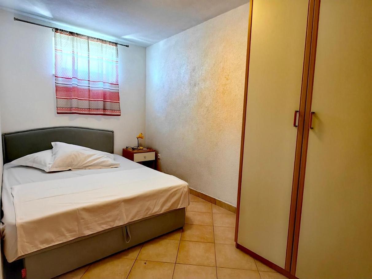 Apartments Elena Tučepi Екстериор снимка